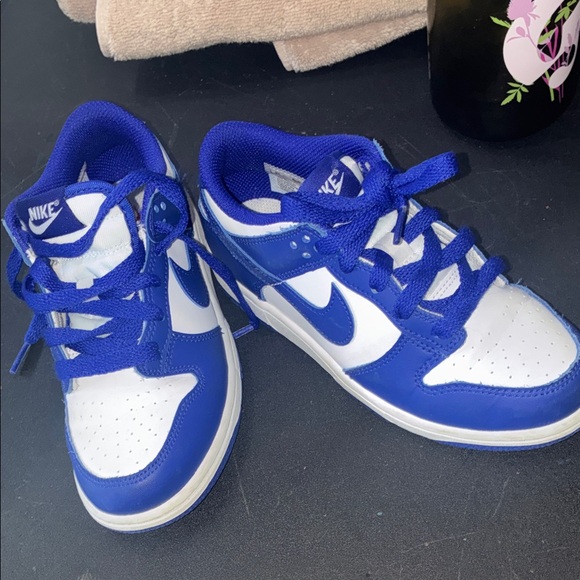 Nike Kids Sneakers in Blue and White - Picture 5 of 5